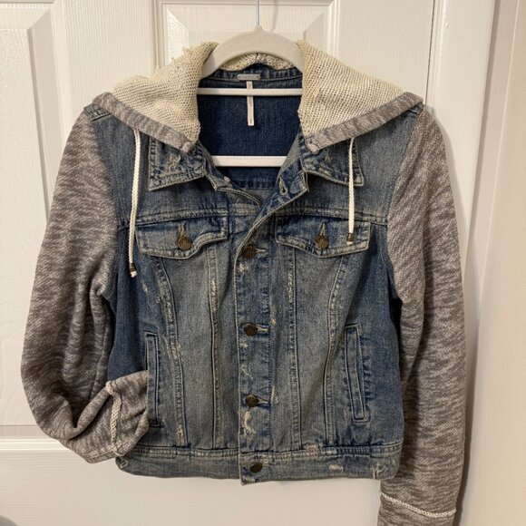 Free People Distressed Jean Jacket Women's Small - Picture 4 of 16